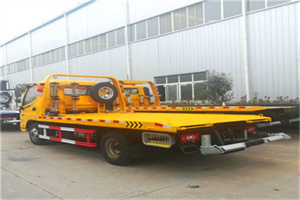 大石桥附近拖车救援搭电